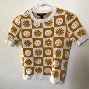 Checkered smiley face and daisy knit crop crew neck top